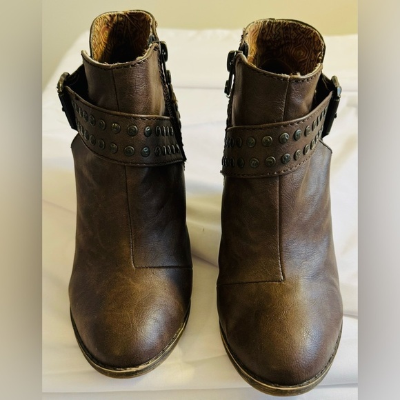 Blowfish Women’s Faux Leather Brown Ankle Booties with Studded Strap Size 7.5M - Picture 5 of 8